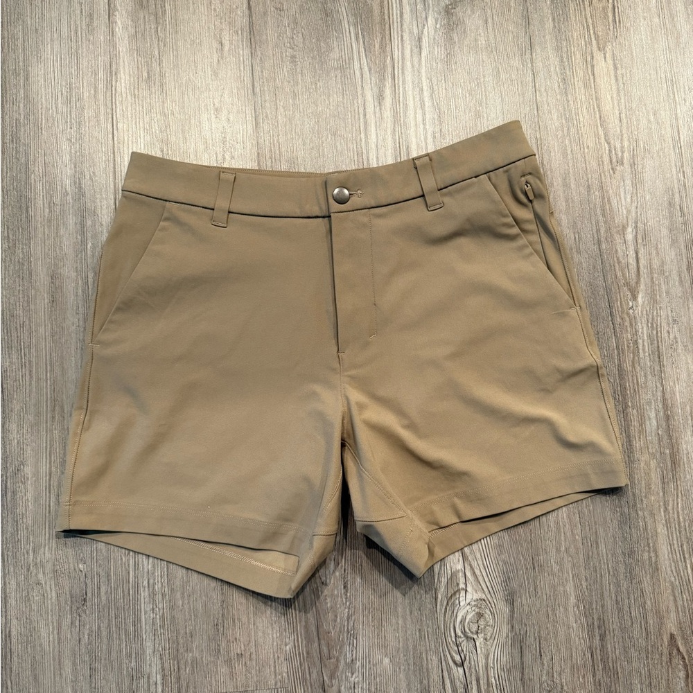 Lululemon men’s tan shorts